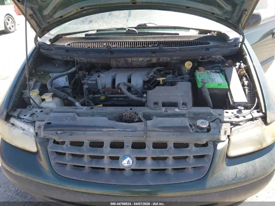 1996 Plymouth Voyager SE