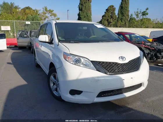2014 Toyota Sienna LE