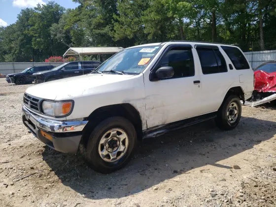 1998 Nissan Pathfinder XE
