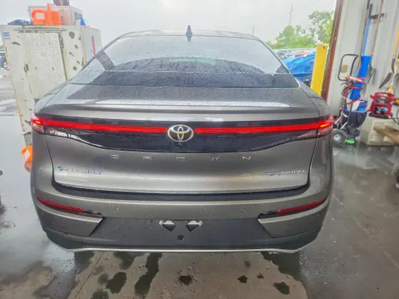 2025 Toyota Crown Platinum
