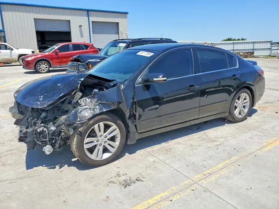 2010 Nissan Altima 3.5 SR