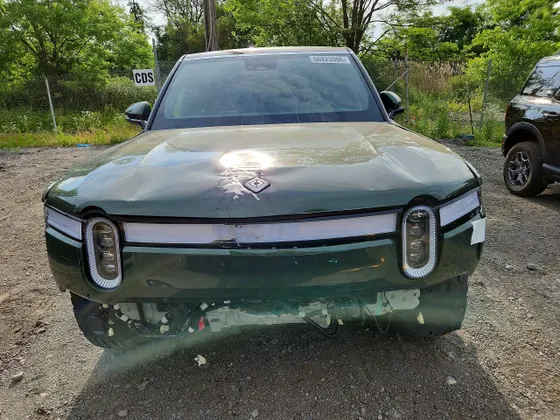 2024 Rivian R1S Adventure