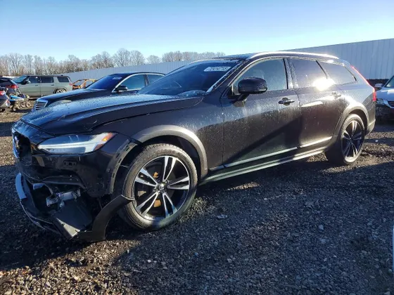 2019 Volvo V90 Cross Country