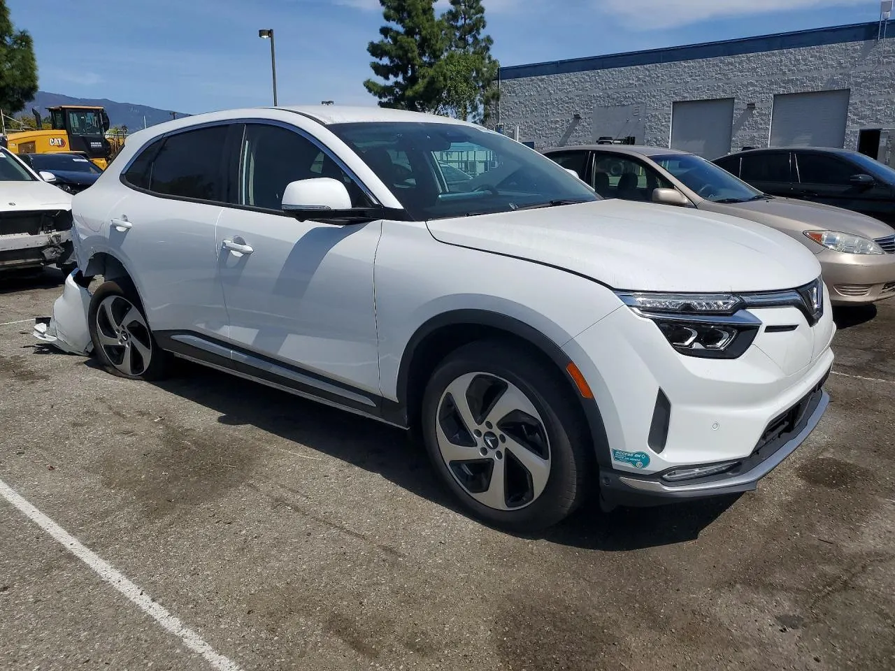 2025 VinFast VF 8 Eco