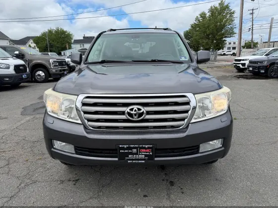 2011 Toyota Land Cruiser V8