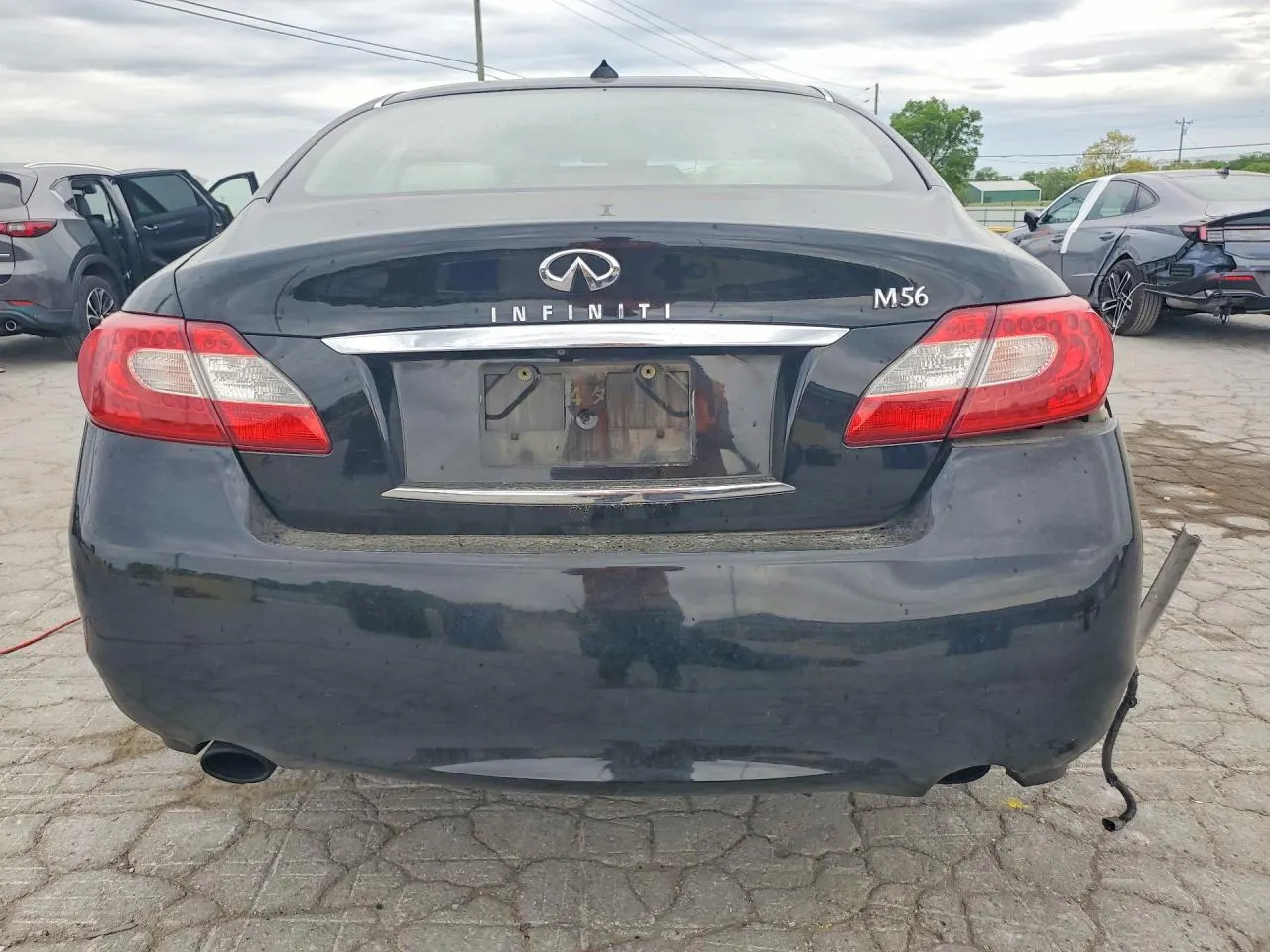 2011 INFINITI M56