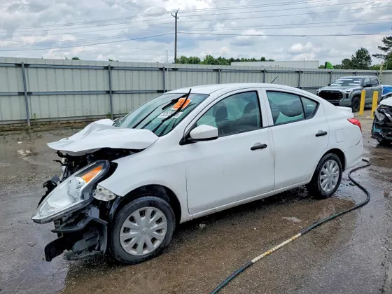 2019 Nissan Versa Sedan S