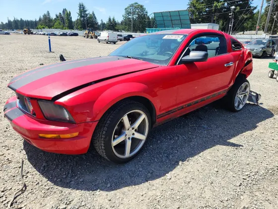 2007 Ford Mustang Deluxe