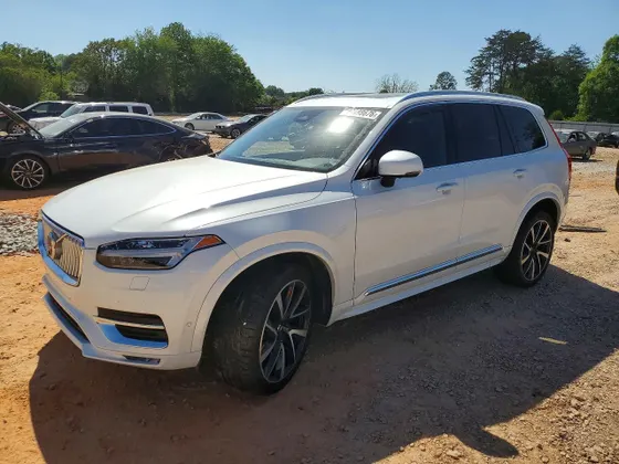 2024 Volvo XC90 Plus Bright Theme