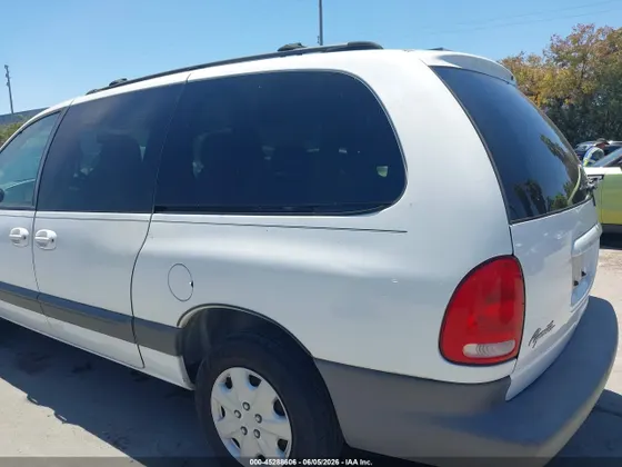 1999 Plymouth Voyager SE