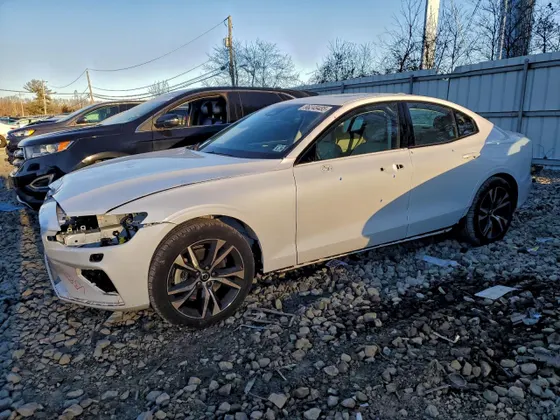 2025 Volvo S60 Core