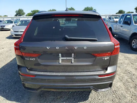2025 Volvo XC60 Plug-In Hybrid Core