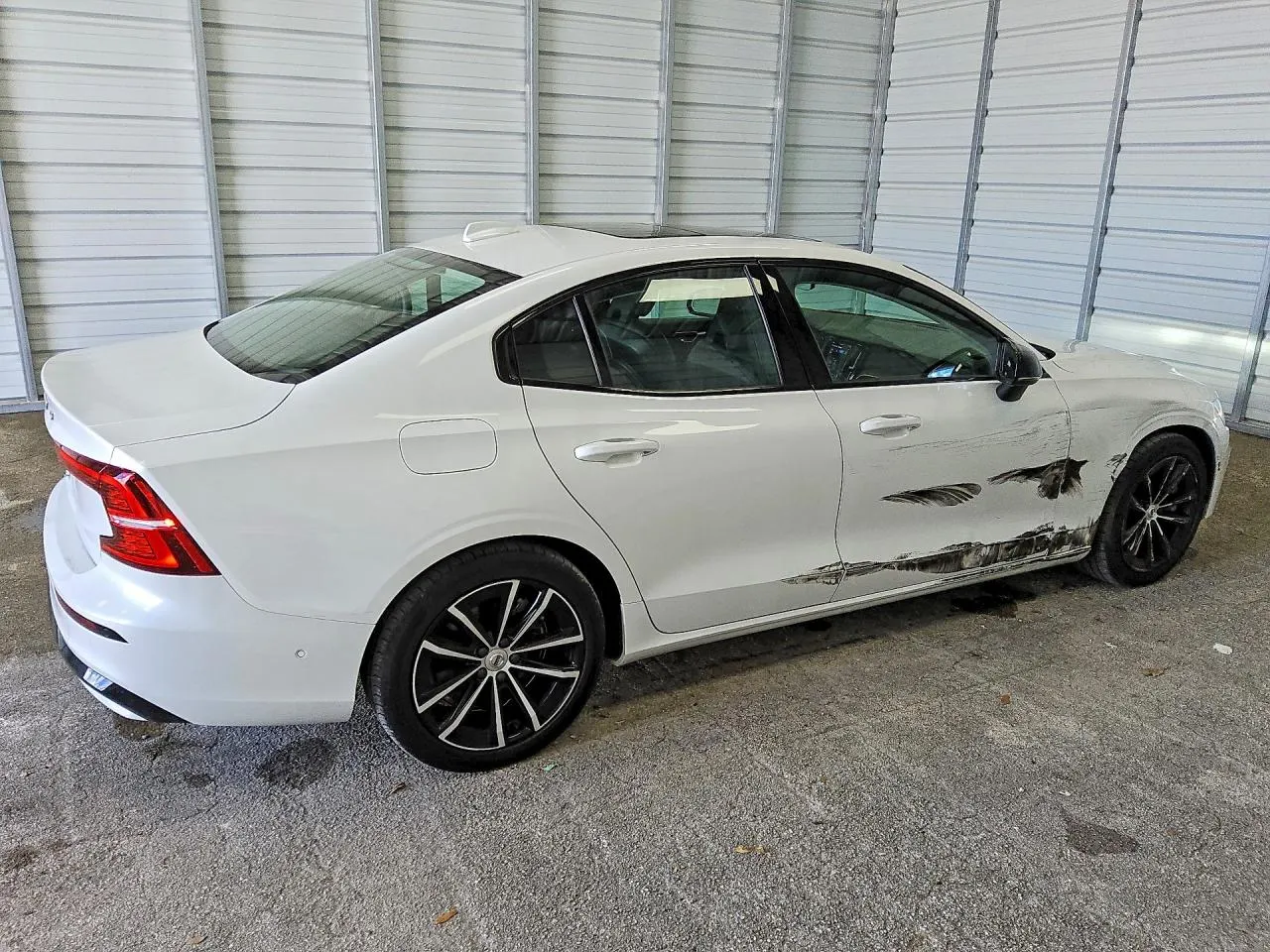 2023 Volvo S60 Recharge Plug-In Hybrid Plus Dark Theme