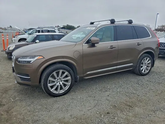 2016 Volvo XC90 Hybrid T8 Inscription