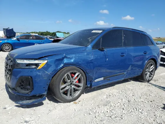 2025 Audi SQ7 Prestige