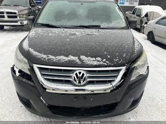 2011 Volkswagen Routan SEL w/Navigation