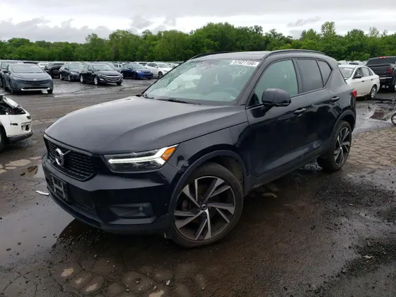 2020 Volvo XC40 R-Design