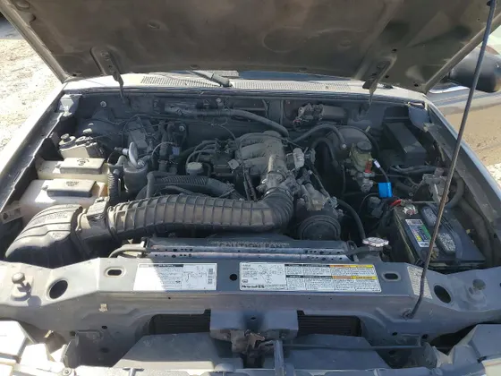 2000 Mazda B-Series 4WD Truck SE