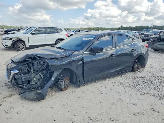 2018 Mazda Mazda3 4-Door Touring