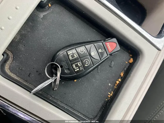 2011 Volkswagen Routan SEL w/Navigation