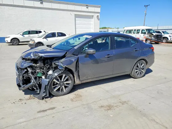 2021 Nissan Versa SV