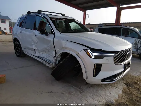 2025 Volvo XC90 Plug-In Hybrid Plus