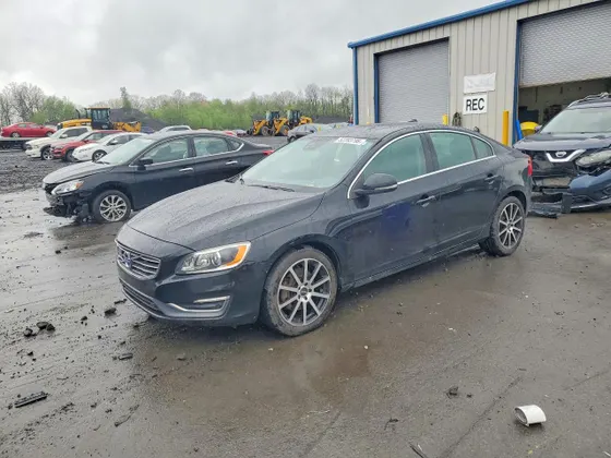 2017 Volvo S60 Inscription Platinum