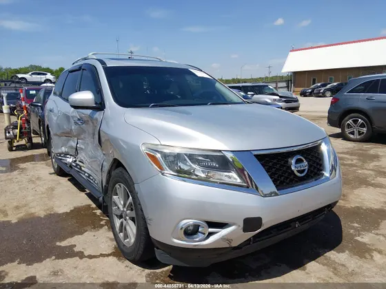 2016 Nissan Pathfinder SV