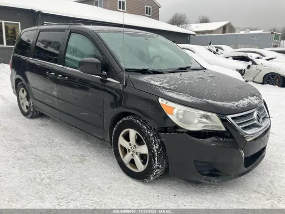 2011 Volkswagen Routan SEL w/Navigation