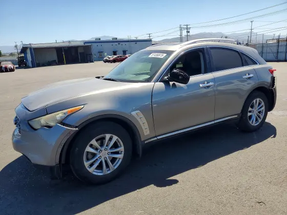 2010 INFINITI FX35