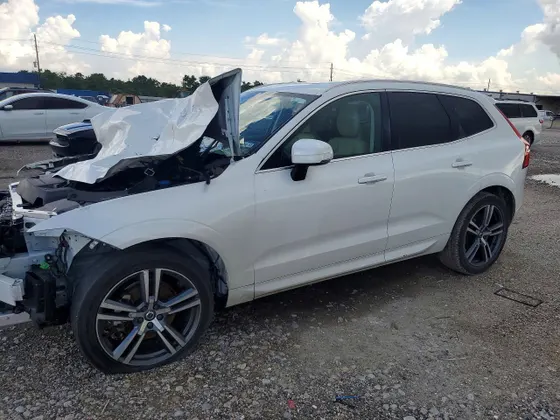 2020 Volvo XC60 Momentum