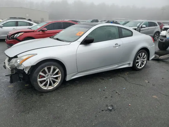 2011 INFINITI G37