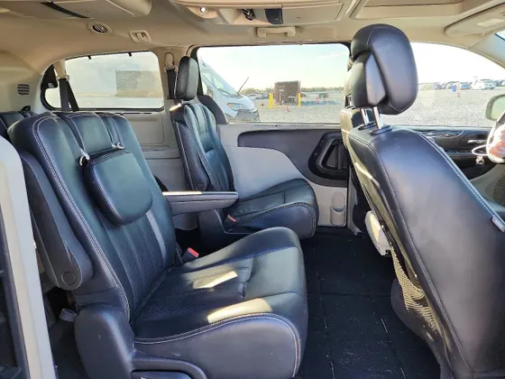 2016 Chrysler Town & Country Touring-L Anniversary Edition