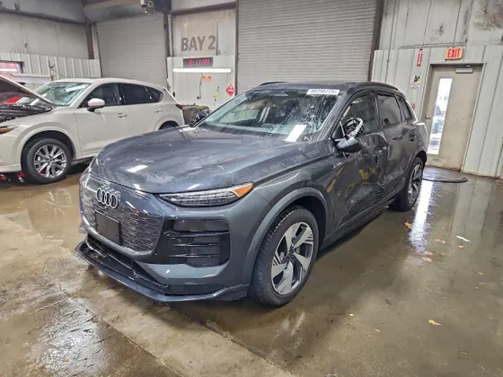 2025 Audi Q6 e-tron Prestige