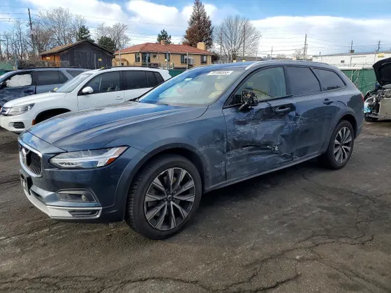 2021 Volvo V90 Cross Country