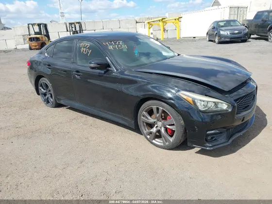 2011 INFINITI M56