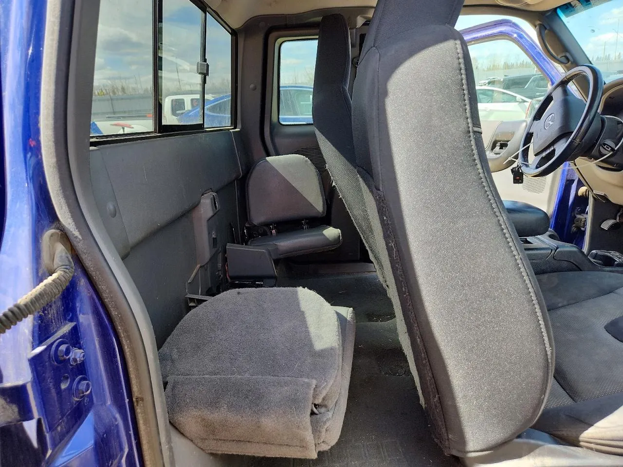 2004 Mazda B-Series 4WD Truck SE