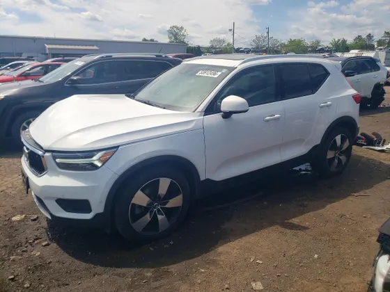 2019 Volvo XC40 Momentum