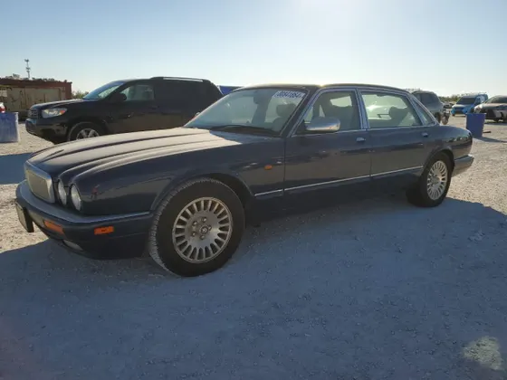 1997 Jaguar XJ Series Sedan Vanden Plas