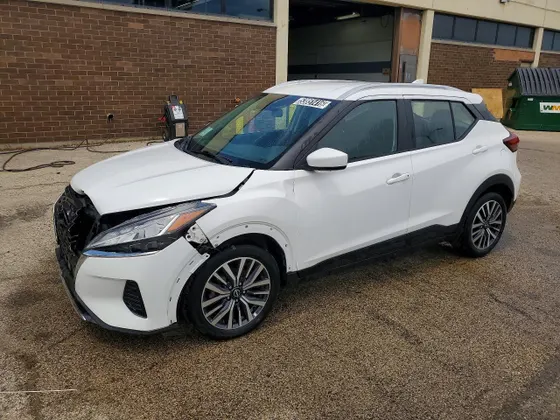 2022 Nissan Kicks SV