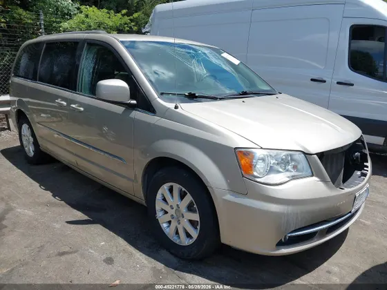 2016 Chrysler Town & Country Touring