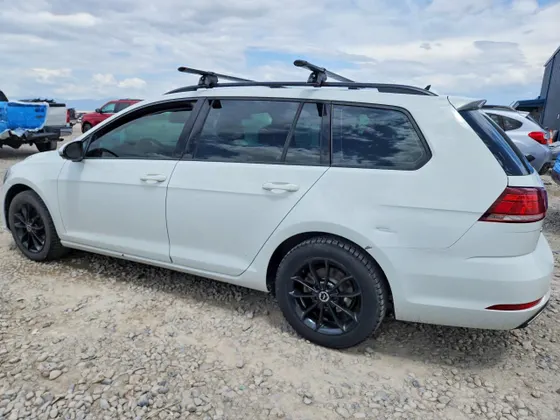 2018 Volkswagen Golf SportWagen S