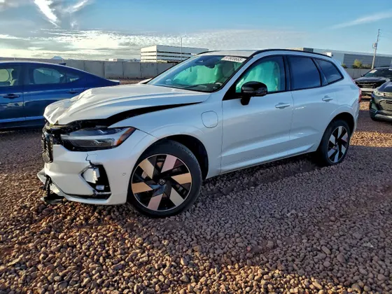 2025 Volvo XC60 Plug-In Hybrid Plus