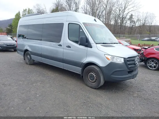 2025 Mercedes-Benz Sprinter Passenger Van HIGH ROOF 4-CYL DIESEL