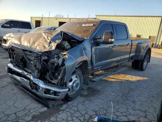 2024 Ford Super Duty F-350 DRW LARIAT