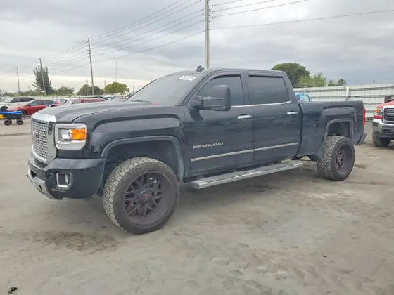 2015 GMC Sierra 3500HD available WiFi Denali