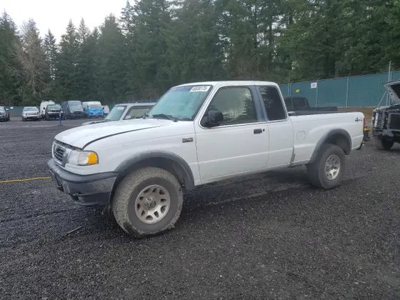 2000 Mazda B-Series 4WD Truck SE