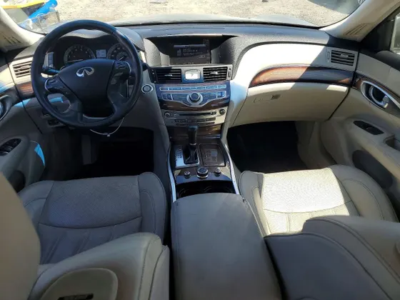 2011 INFINITI M56