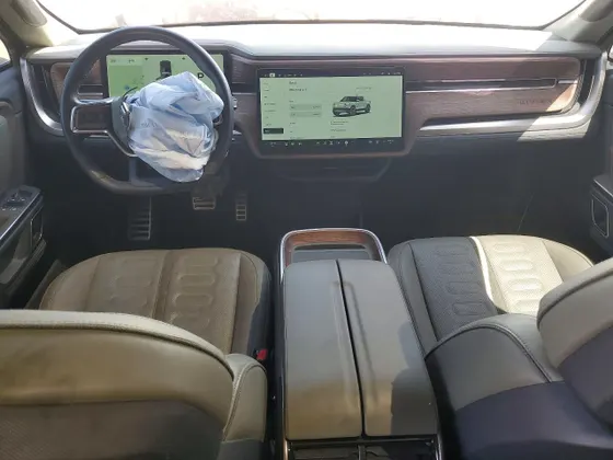 2024 Rivian R1T Adventure