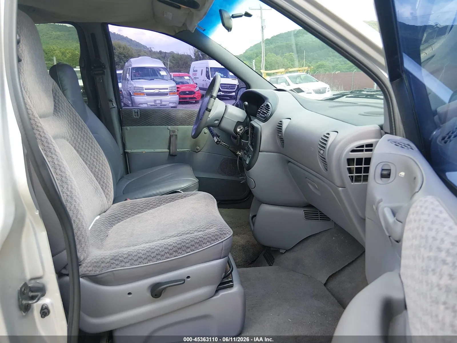 2000 Plymouth GRAND VOYAGER SE